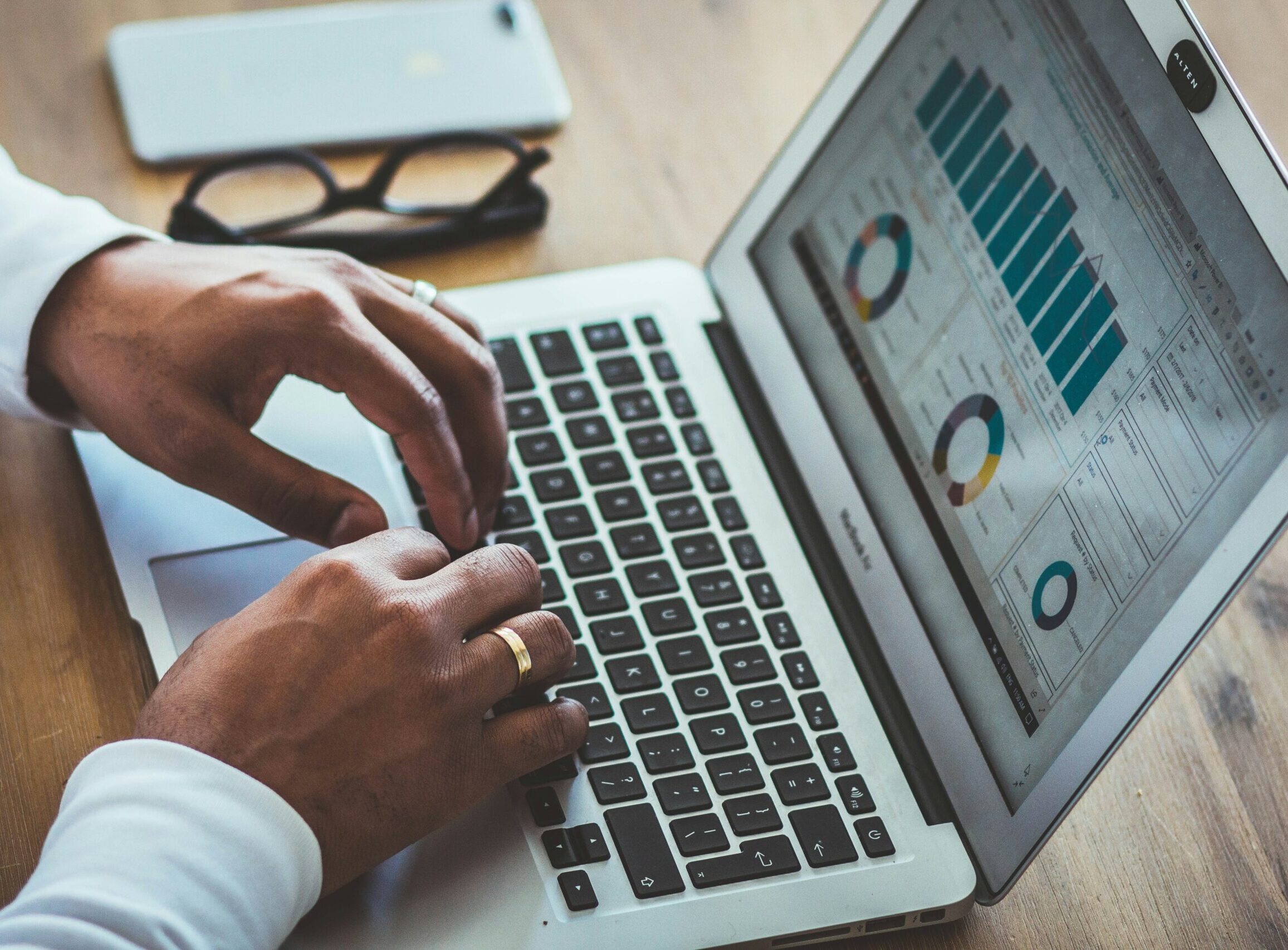 Dashboard di analisi delle campagne advertising gestite da IRIDE per un cliente di Parma